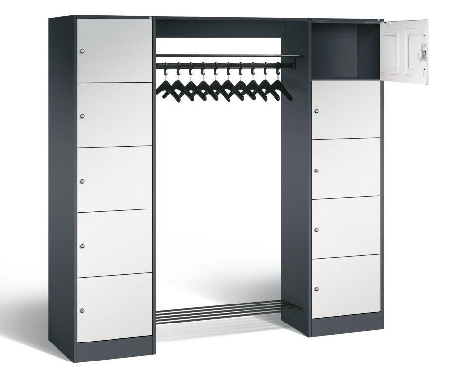 Offene Garderobe / 10 Personen